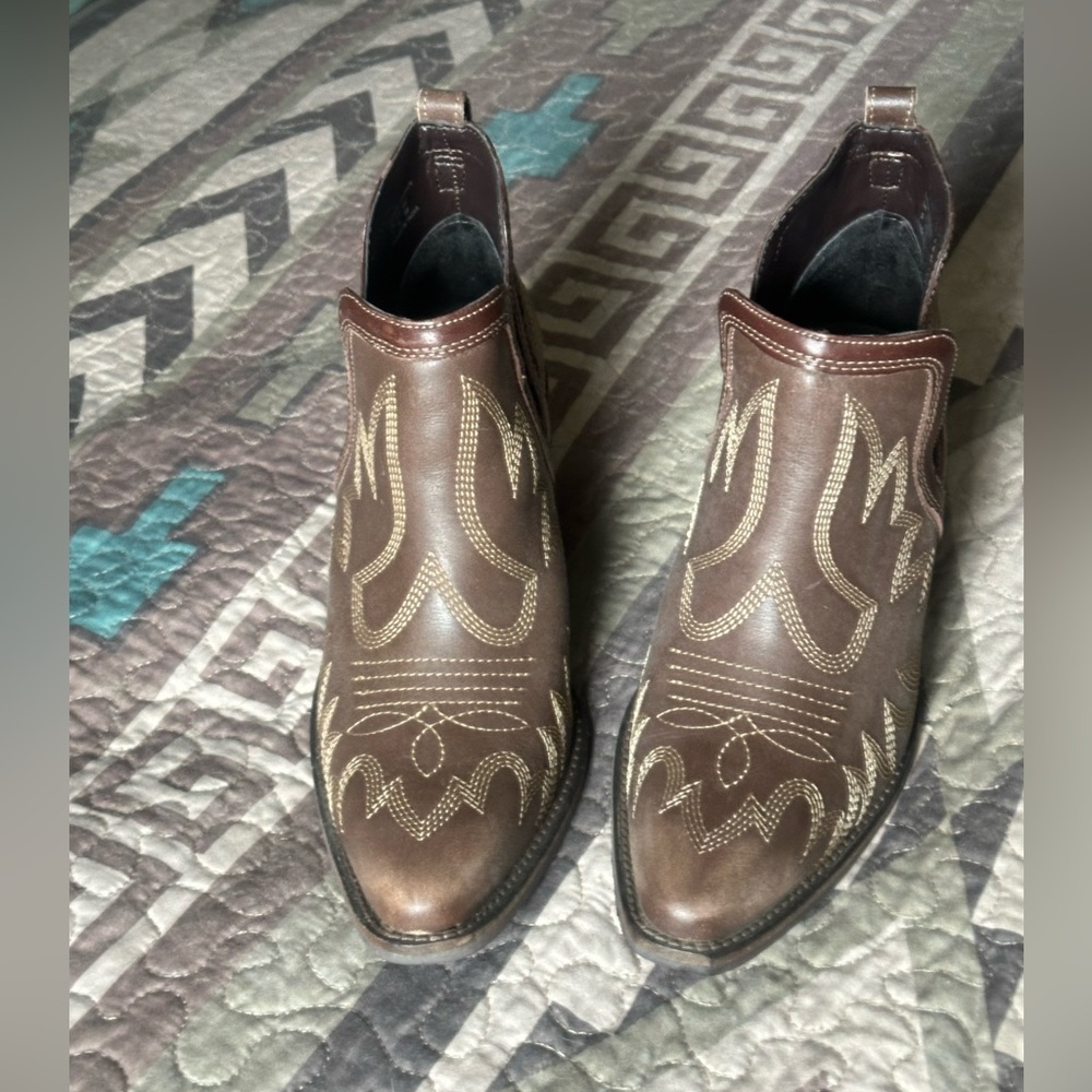 Ankle boots for the Cowgirls! Fun and super cute!